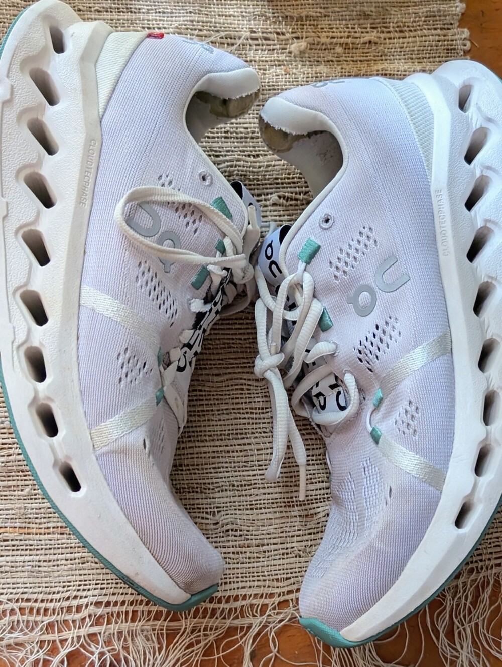 On Running men's size 7.5 Cloudsurfer Shoes DAMAGE